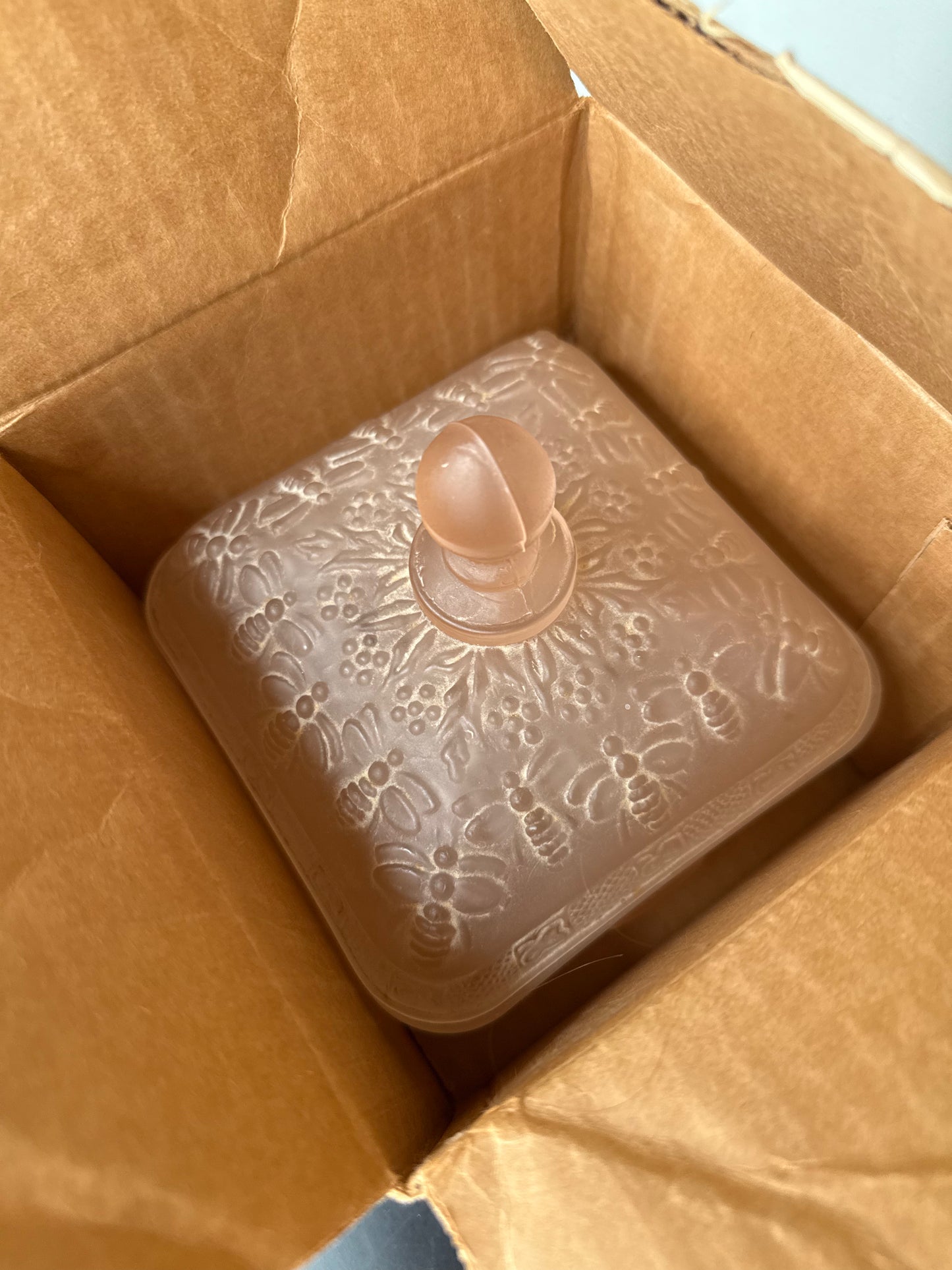 Tiara Indiana Frosted Pink Bee Box
