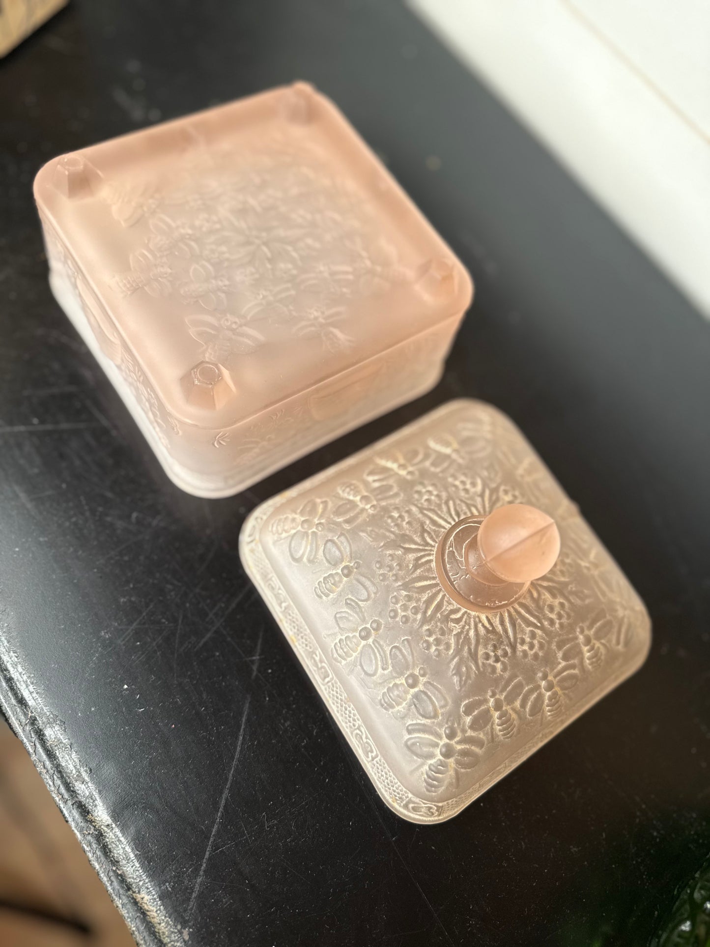 Tiara Indiana Frosted Pink Bee Box